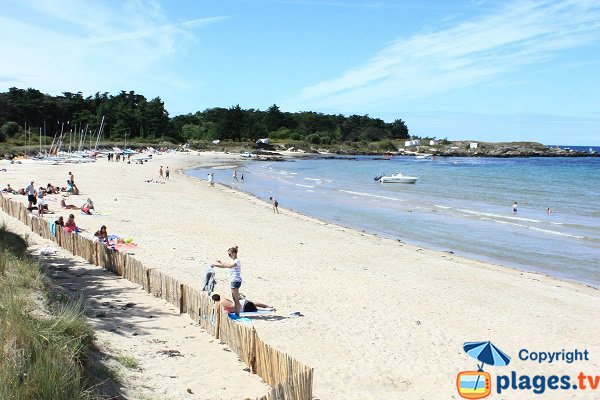 Beach with a sailing club on the island of Yeu - Le Marais Salé