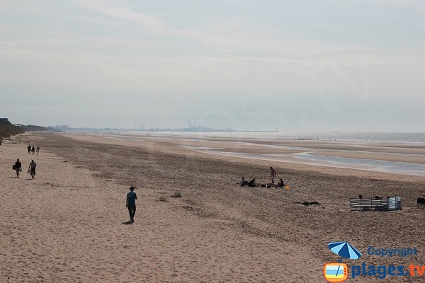 Plage du Marchand de Bray Dunes avec vue sur Dunkerque