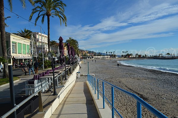Beach access for disabled person in Menton