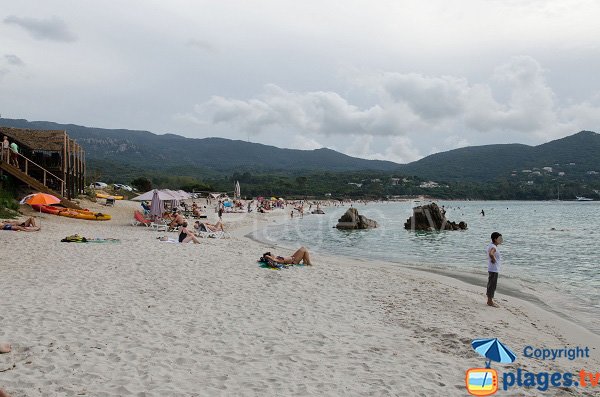 Plage de Mare e Sole au niveau de la paillote