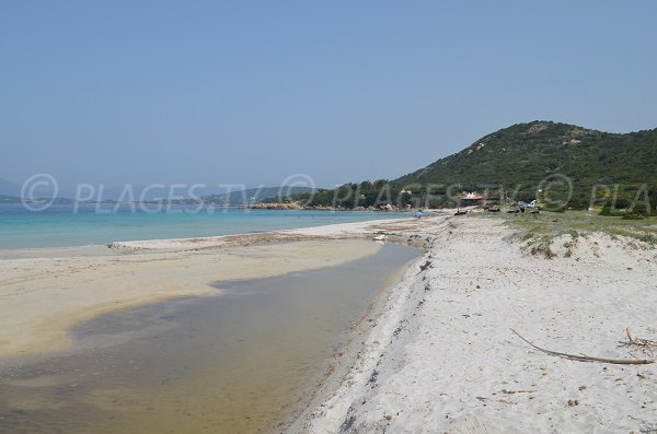 Environnement de la plage de Mare e Sole à Pietrosella