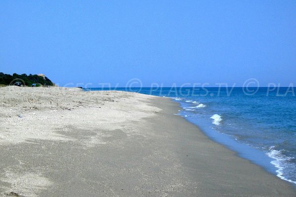 Spiaggia vicino al laghetto Diana - Corsica