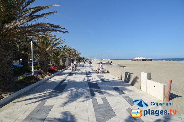 Promenade piétonne le long de la plage de Marenda - Canet-Plage