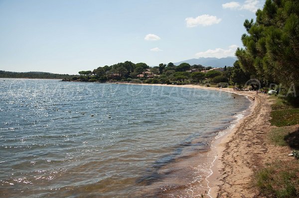 Plage de la Marina di Fiori - Porto-Vecchio - vue depuis le port