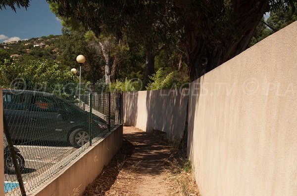 Access to the Marina di Fiori beach in Porto Vecchio