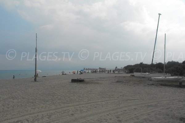 Plage privée et centre nautique sur la plage d'Oru à Ghisonaccia