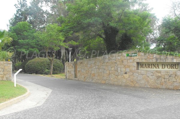 Access to the Oru beach in Corsica - Ghisonaccia