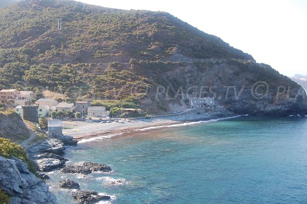 Photo de la marine de Negru avec sa plage de galets - Cap Corse