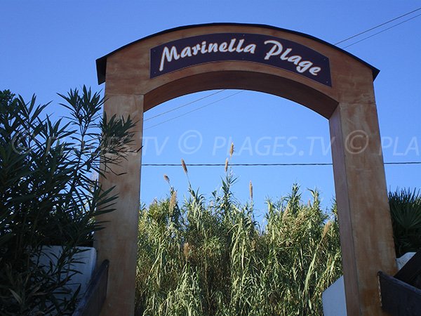 La célèbre plage de Marinella à Ajaccio, la plage de Tino Rossi