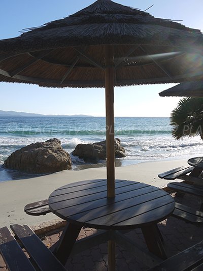 Plage privée sur la route des Iles Sanguinaires: plage de Marinella