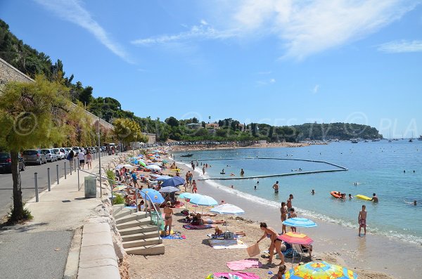 zona protetta da reti anti meduse a Villefranche sur Mer