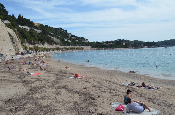 Plage de sable des Marinières à Villefranche