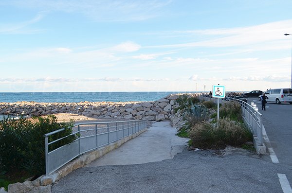 Accesso disabili alla spiaggia Marquet in Cap d'Ail