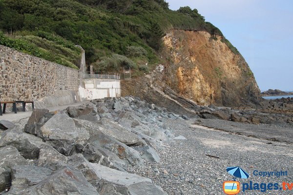 Digue à Martin-Plage (Bretagne)