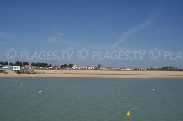 Vue générale de la plage du Maupas à La Tranche