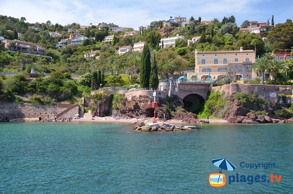 Foto spiaggia del Maurin, vista del porto di la Rague (Mandelieu)