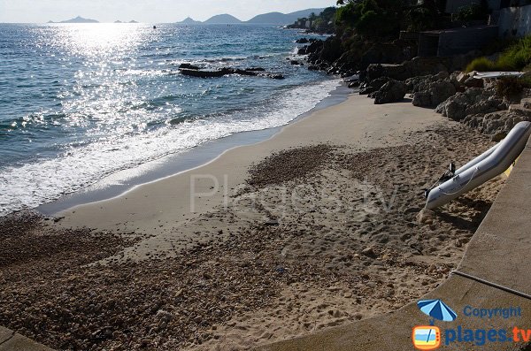 Plage Maxime d'Ajaccio avec vue sur les Sanguinaires