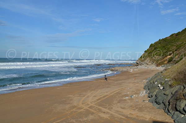 Plage de sable dans le quartier d'Acotz à St Jean de Luz