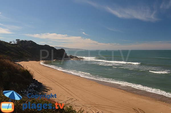 Crique avec des falaises à Saint Jean de Luz