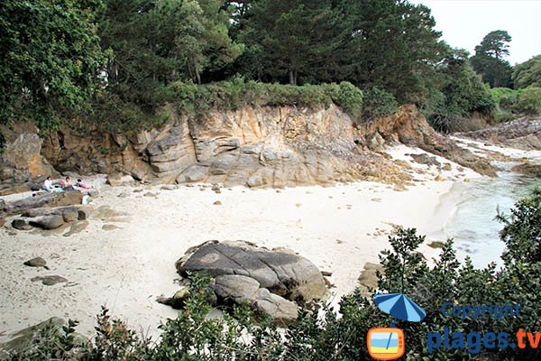 Crique avec du sable blanc à Fouesnant - Mec'hed Yaouank