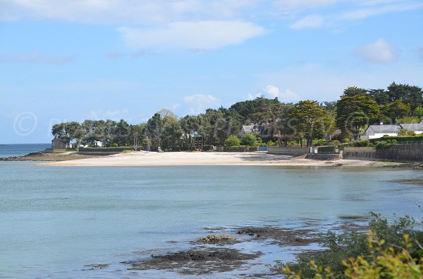 Plage de Men Allen face au port de La Trinité