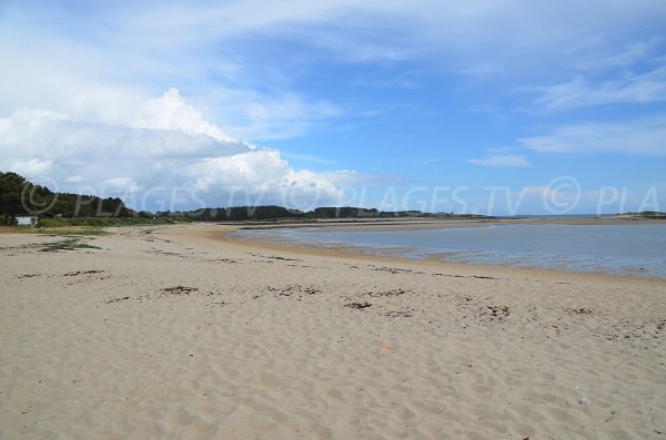 Men-Du beach in La Trinité sur Mer in France