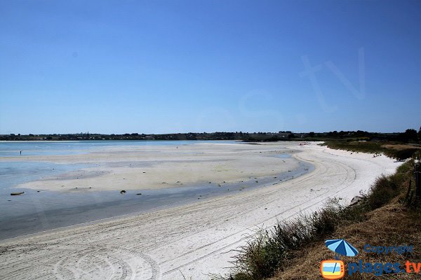 Plage du Menhir à Plounéour-Trez - Finistère Nord