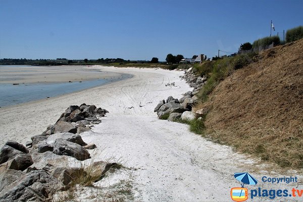 Accès à la plage du Menhir à Plounéour-Trez