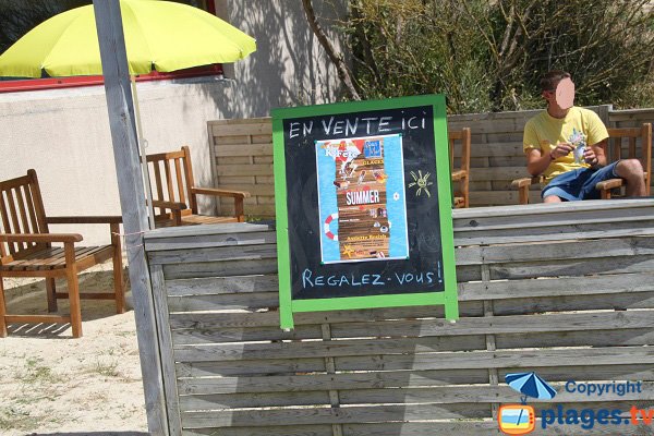 Bar sur la plage du Menhir à Plounéour-Trez