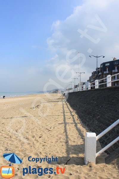 Photo de la plage à côté du Casino de Villers sur Mer