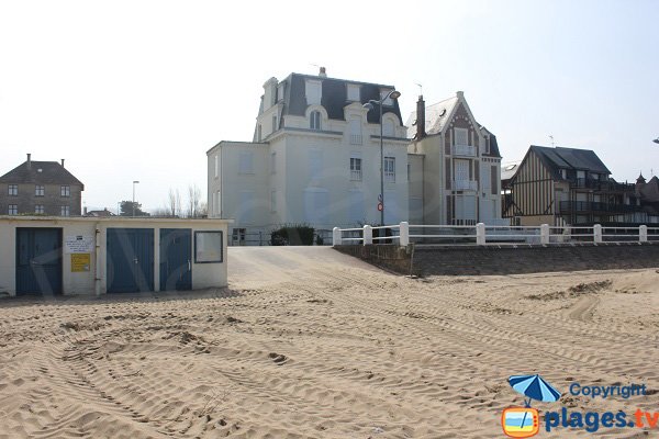 Accès à la plage de Villers sur Mer par une cale