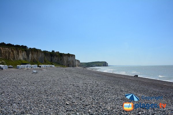 Plage de galets de Mesnil Val en Normandie