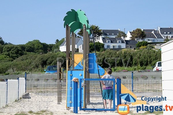 Aire de jeux pour les enfants - plage de Mesperleuc à Plouhinec 