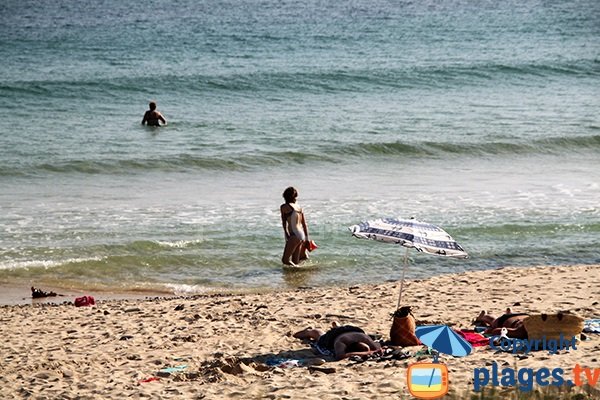 Baignade à Mesperleuc  dans le Finistère