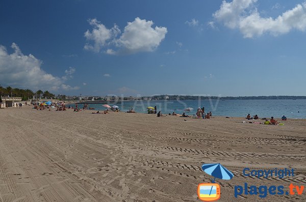 Spiaggia del Midi di Golfe Juan in Francia