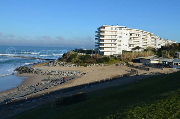 Vue globale de la plage de Milady à Biarritz