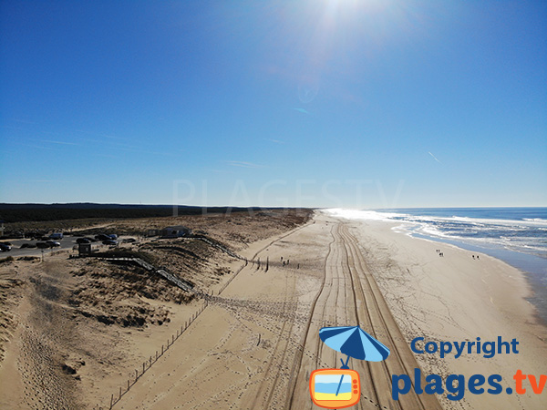 Grande plage de sable à Mimizan - Sud