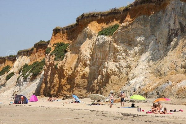 Falaises de la plage de la Mine d'Or dans le Morbihan - Pénestin