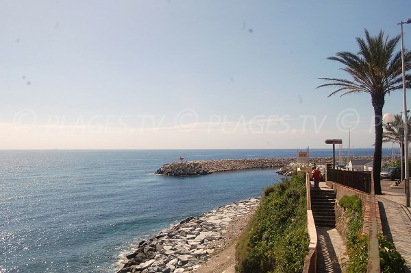 Accès à la plage de Toga à côté de Bastia