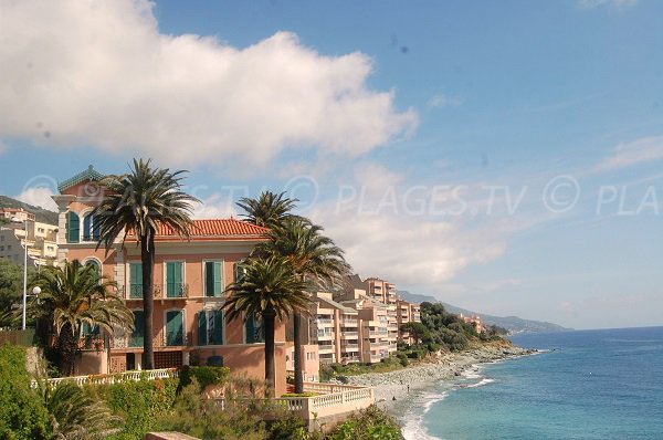 Plage en dessous de la Villa Ker Maria à Ville di Pietrabugno en Corse