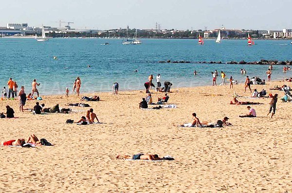 Spiaggia Les Minimes con un'area per gli sport acquatici - La Rochelle