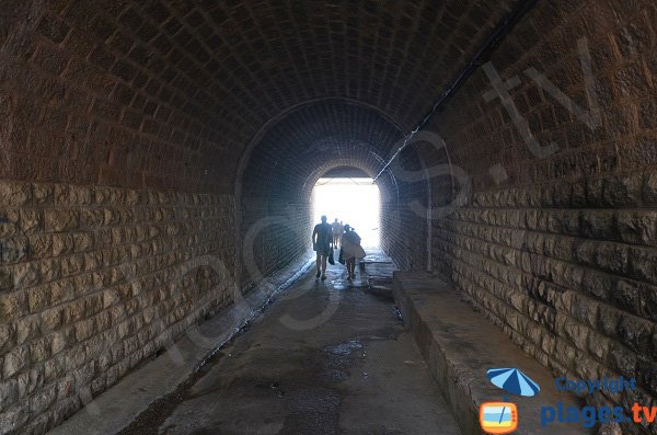 Tunnel della spiaggia della Mirandole a Golfe Juan