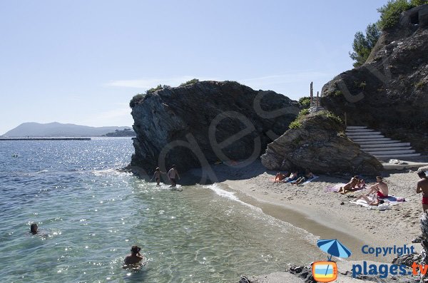 Crique sauvage sur le sentier du littoral de la Mitre - Toulon