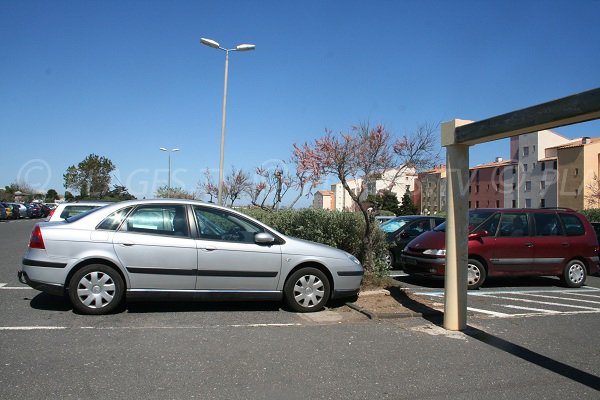 Parking à proximité de la plage du Môle au Cap d'Agde