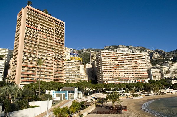 Plage de Monaco vue depuis la promenade du bord de mer