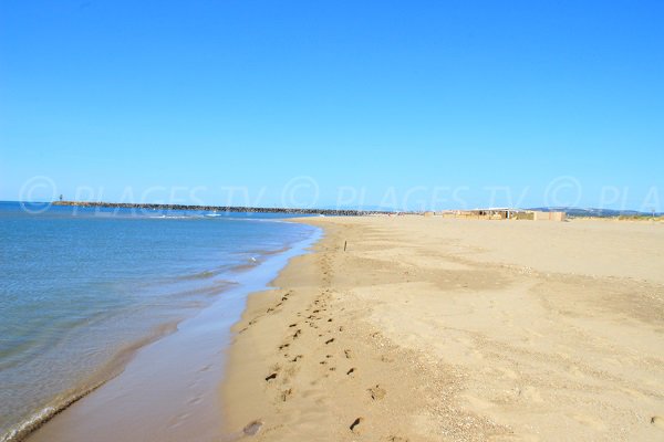 Jetée sur la plage des Montilles à Vendres