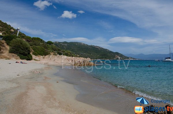 Crique de sable fin à Ajaccio - Moorea