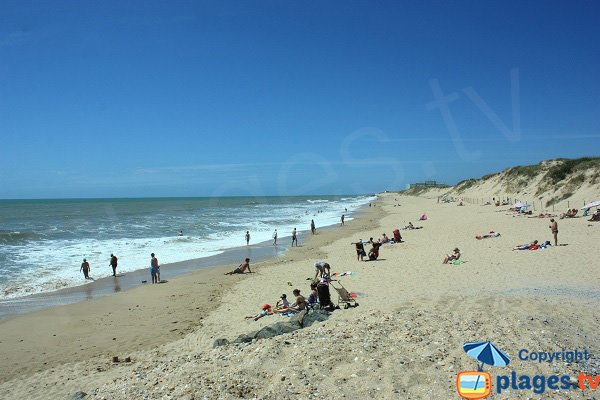 Plage des Mouettes avec les dunes - St Hilaire de Riez