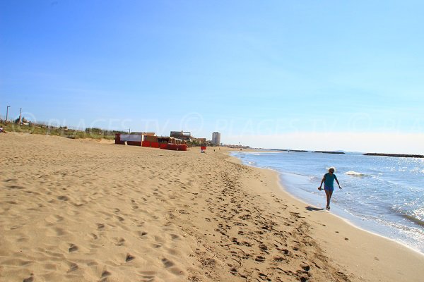 Spiaggia ovest di Valras che domina il centro della città