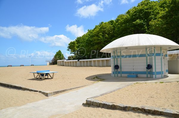 Loisirs sur la plage du Moulin à Etables sur Mer